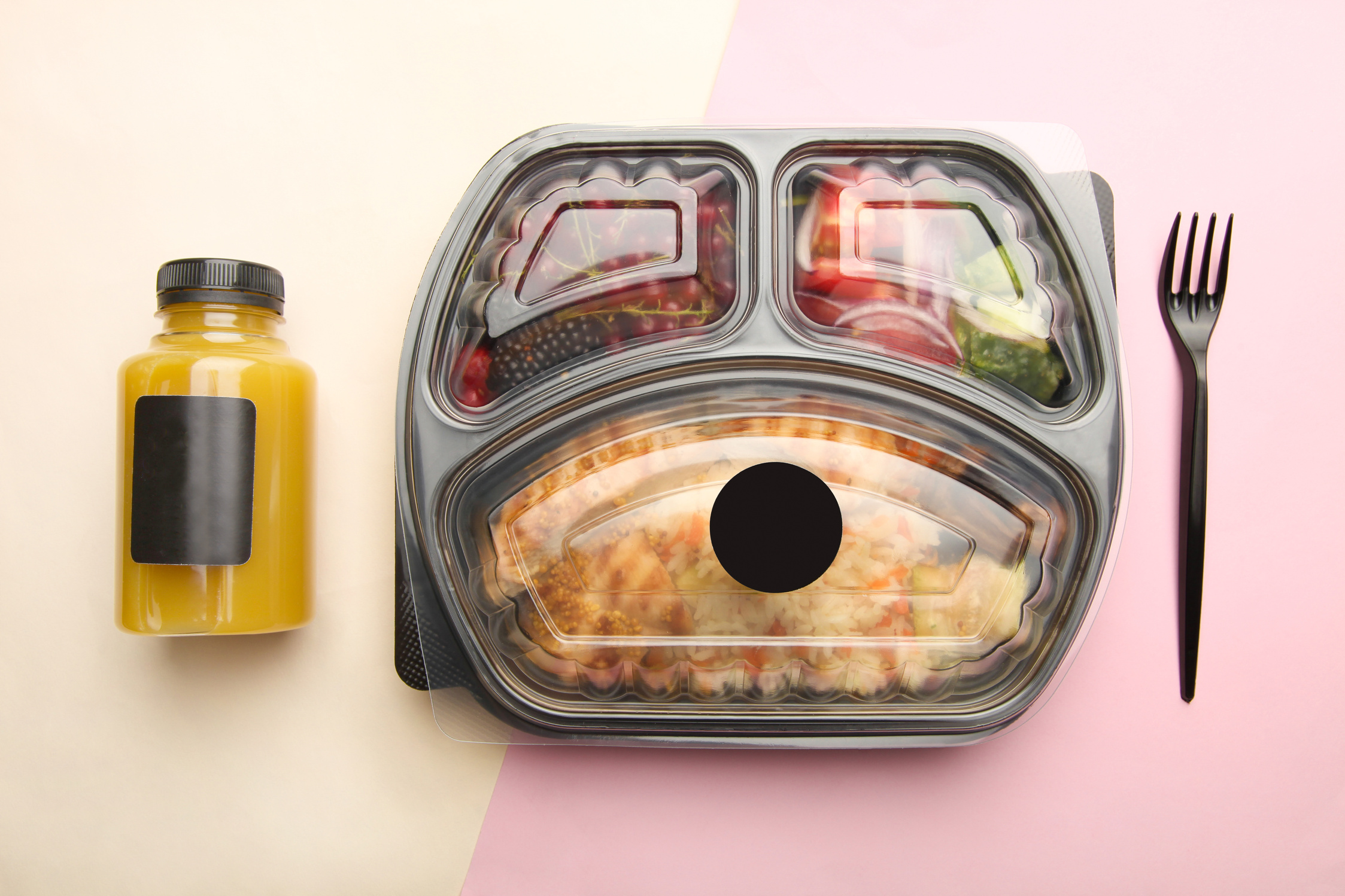 Packaging meal in lunchbox